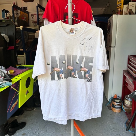 Fruit of the Loom Other - Fruit Of The Loom White Autographed Sports Graphic Vintage TShirt Large